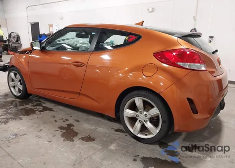 2013 Hyundai Veloster Base W/Black z USA, uszkodzony, nr VIN KMHTC6AD0DU095498